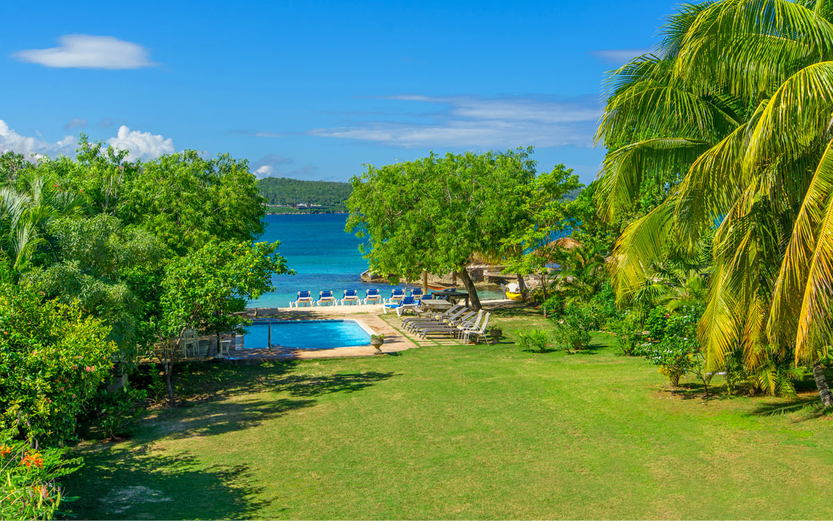 coral-cove-on-the-beach-lacure-villas